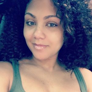 Meet your Posher, Daviona